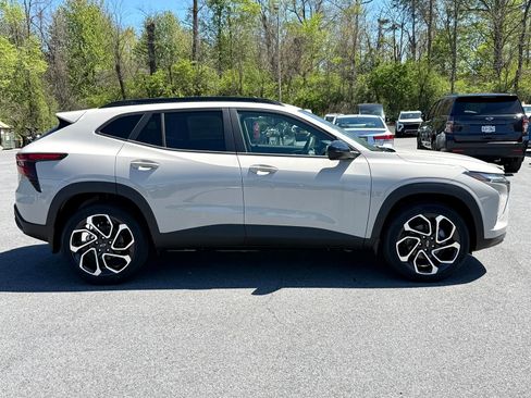 New 2026 Chevrolet Trax RS FWD image 16