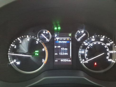 Used 2021 Lexus GX 460 Premium w/ Premium Package image 21