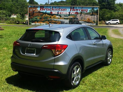 Used 2017 Honda HR-V LX image 6