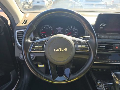 Used 2023 Kia Seltos S w/ Navigation Package FWD image 10