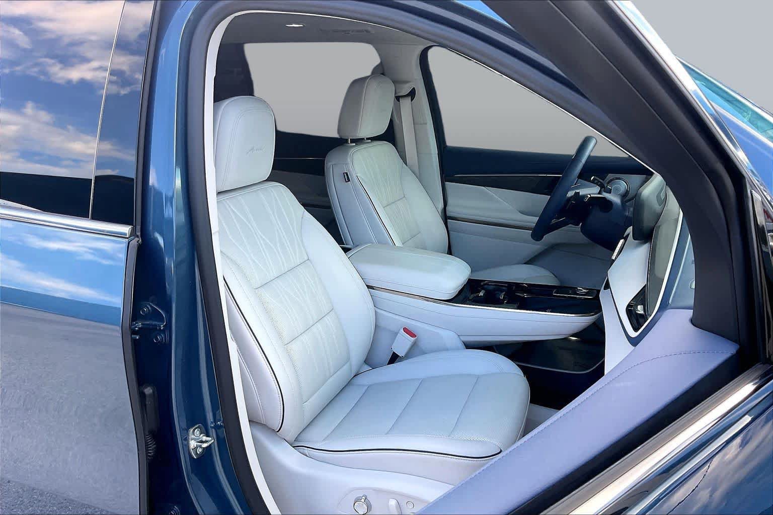 Used 2026 Buick Enclave Avenir w/ Super Cruise Package FWD image 8