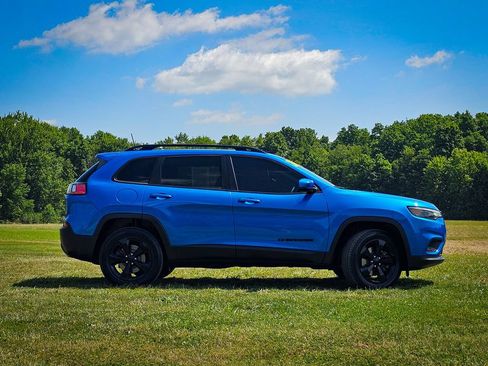 Used 2020 Jeep Cherokee Latitude Plus AWD/4WD image 2