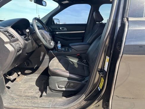 Used 2018 Ford Explorer XLT w/ Equipment Group 202A image 10