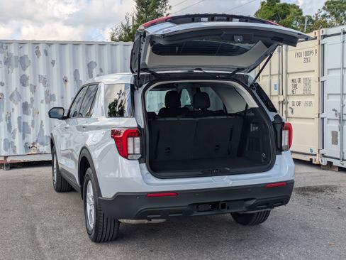 New 2026 Ford Explorer Active RWD image 14