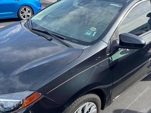 Used 2017 Toyota Corolla LE FWD image 3
