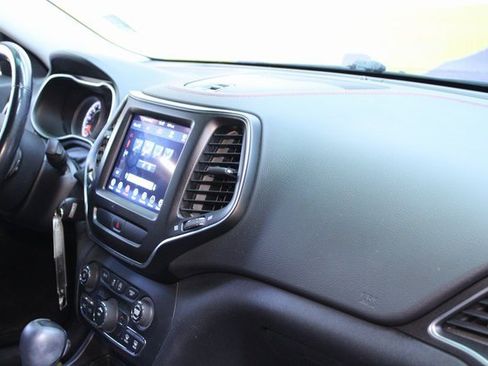 Used 2019 Jeep Cherokee Trailhawk w/ Cold Weather Group image 11