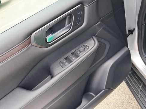 New 2025 Nissan Armada SL image 12