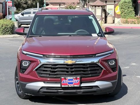 Used 2025 Chevrolet TrailBlazer LT FWD image 3