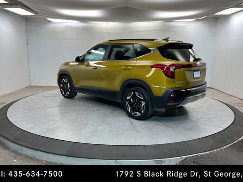 Used 2024 Kia Seltos SX w/ SX Sunroof Package image 3