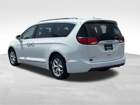 Used 2017 Chrysler Pacifica Touring-L Plus w/ Tire & Wheel Group FWD image 28
