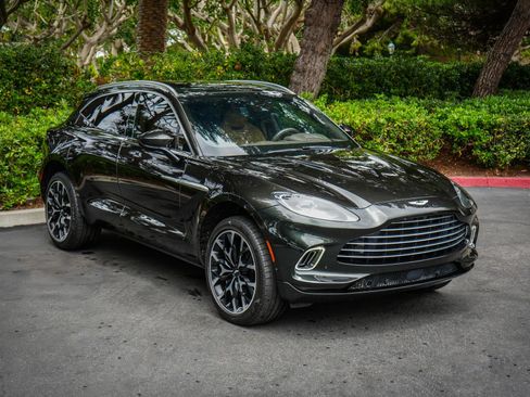 Used 2022 Aston Martin DBX AWD/4WD image 1