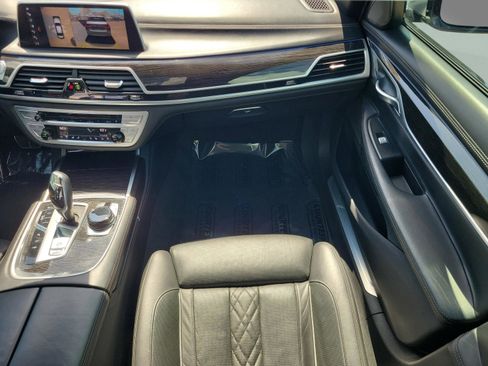 Used 2018 BMW 750i xDrive 750i xDrive image 18