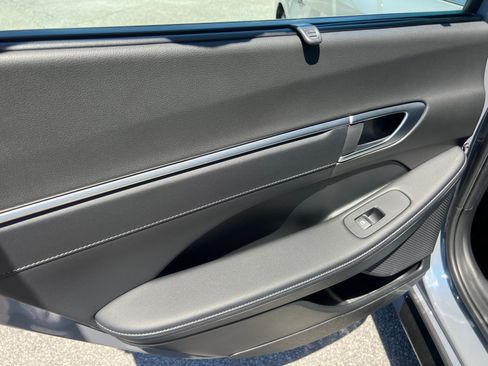 Certified 2025 Hyundai Sonata Limited FWD image 23