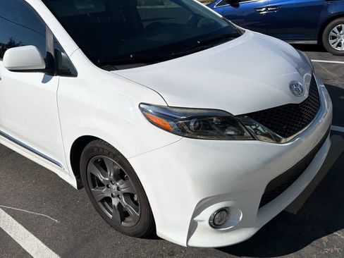 Used 2017 Toyota Sienna SE FWD image 19