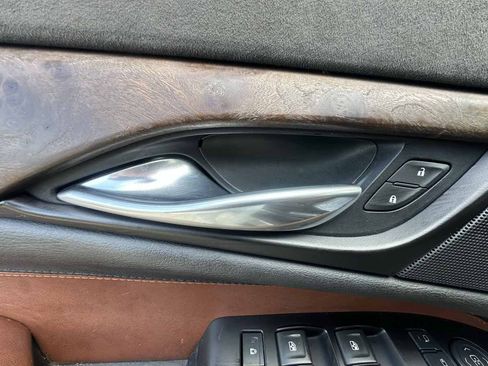 Used 2019 Cadillac Escalade Luxury AWD/4WD image 25