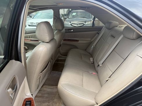 Used 2004 Toyota Camry LE FWD image 12