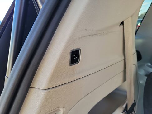 Used 2023 Chrysler Voyager LX FWD image 10