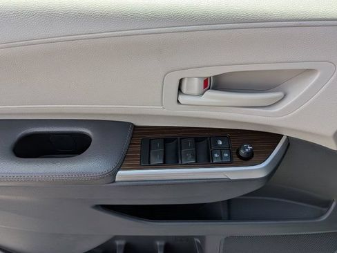 Used 2021 Toyota Sienna LE FWD image 17