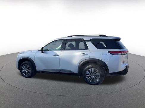 Used 2025 Nissan Pathfinder SV image 9