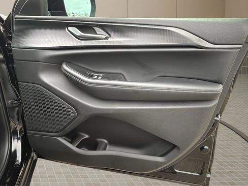 New 2025 Jeep Grand Cherokee L Altitude image 38