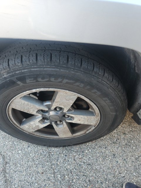 Used 2008 Jeep Commander Sport AWD/4WD image 6