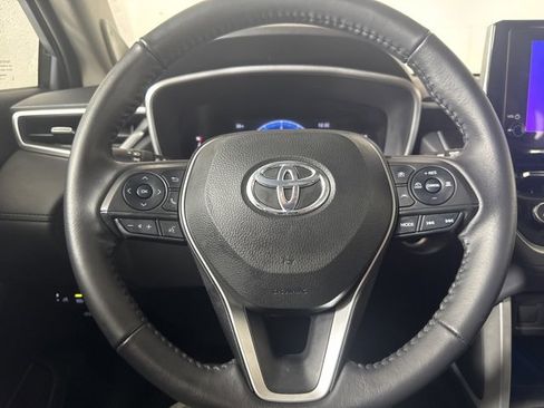 Used 2023 Toyota Corolla Cross XLE image 19