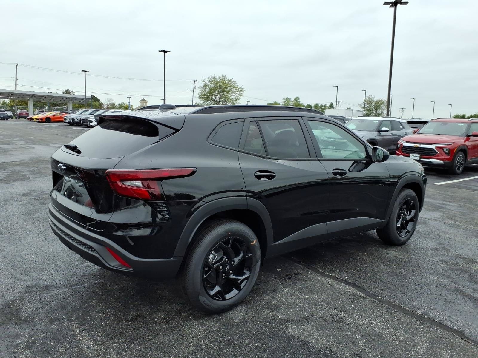 New 2026 Chevrolet Trax LT w/ Midnight Edition FWD image 3