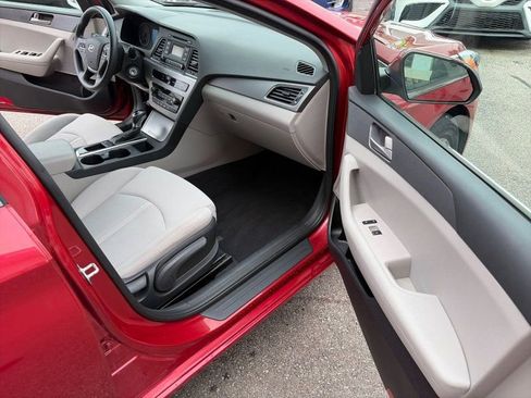 Used 2017 Hyundai Sonata SE FWD image 12