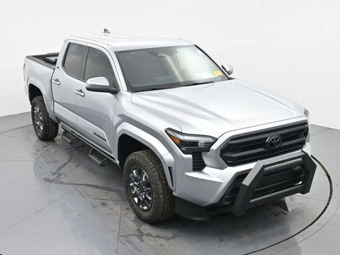 Used 2025 Toyota Tacoma SR5 AWD/4WD image 18