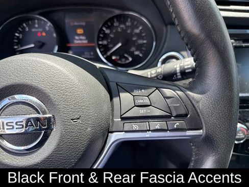 Used 2018 Nissan Rogue SV FWD image 18