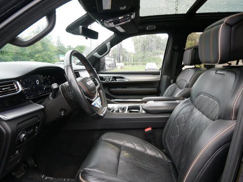 Used 2022 Jeep Grand Wagoneer Series III w/ Rear Seat Video Group 1 AWD/4WD image 9