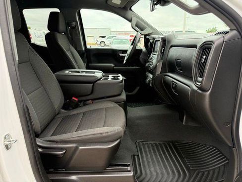 Used 2024 Chevrolet Silverado 1500 Custom image 3