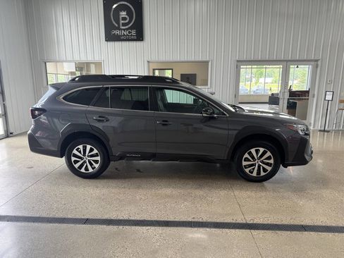 Used 2023 Subaru Outback Premium image 5