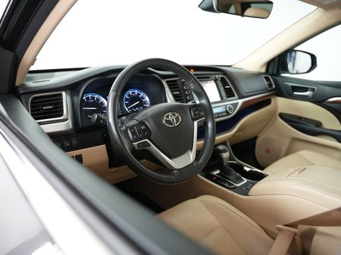 Used 2017 Toyota Highlander Limited image 6