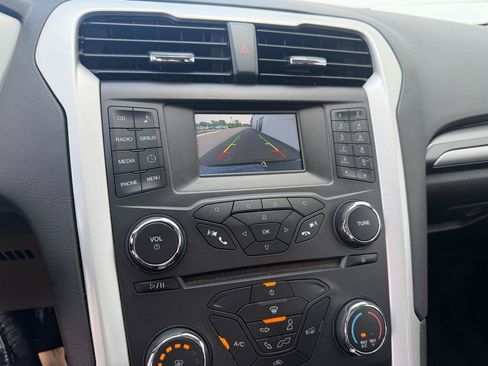 Used 2016 Ford Fusion SE FWD image 13