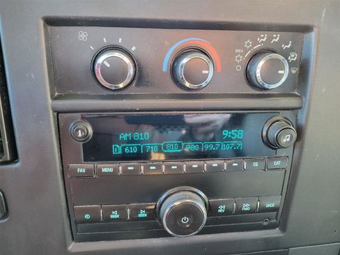 Used 2015 Chevrolet Express 2500 image 14