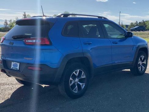 Used 2018 Jeep Cherokee Trailhawk AWD/4WD image 4
