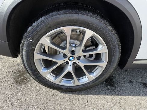 New 2026 BMW X5 xDrive50e w/ Climate Comfort Package AWD/4WD image 17