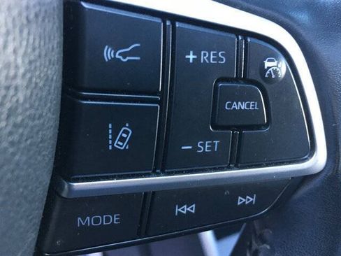 Used 2022 Toyota Highlander XLE AWD/4WD image 13