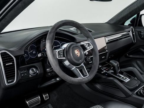 Used 2023 Porsche Cayenne GTS AWD/4WD image 13
