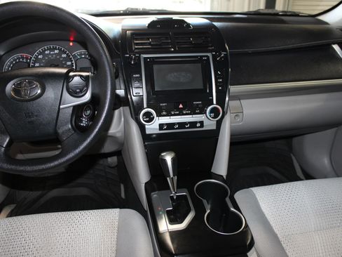Used 2012 Toyota Camry LE FWD image 13