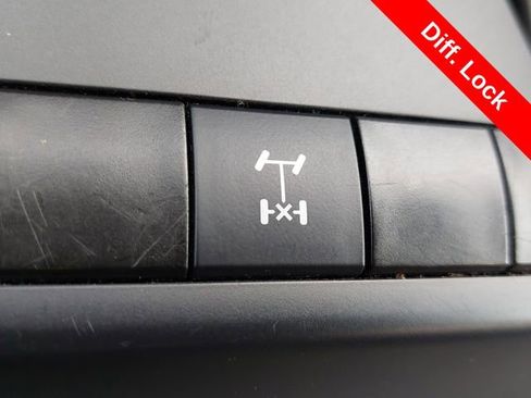 Certified 2024 Toyota Tacoma TRD Off-Road AWD/4WD image 17