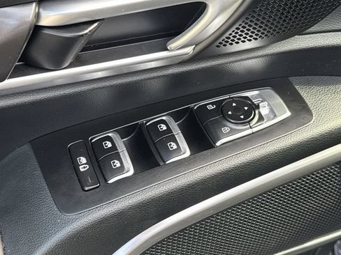 Used 2025 Kia Telluride S FWD image 23