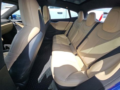 Used 2016 Tesla Model S 70 RWD image 4