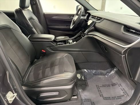 Used 2023 Jeep Grand Cherokee L Altitude image 23