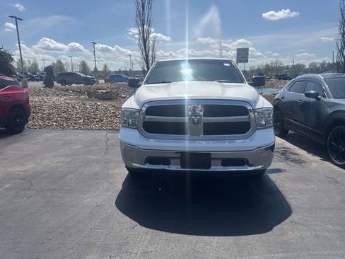Used 2019 RAM 1500 Classic SLT image 2
