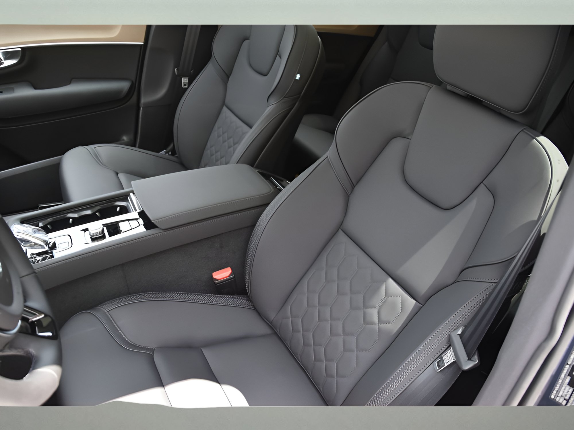 Used 2025 Volvo XC90 B5 Core w/ Protection Package Premier AWD/4WD image 13