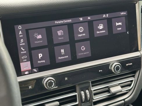 Certified 2022 Porsche Macan S AWD/4WD image 28