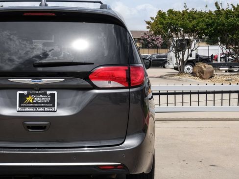 Used 2018 Chrysler Pacifica Touring-L Plus w/ Advanced Safetytec Group FWD image 52