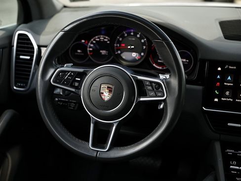 Used 2022 Porsche Cayenne Platinum Edition image 28